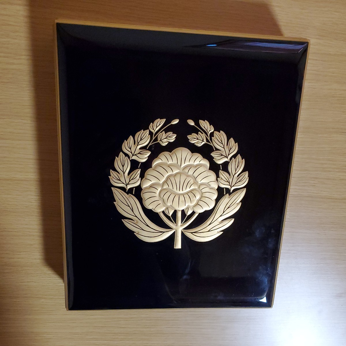 古寶奇蔵】銅製・塗金・雙耳・八寶紋・三足熏香炉・置物・賞物 古寶奇蔵】銅製・塗金・雙耳・八寶紋・三足熏香炉・置物・賞物