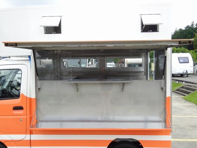「【諸費用コミ】:移動販売車 キッチンカー 8ナン加工車」の画像2