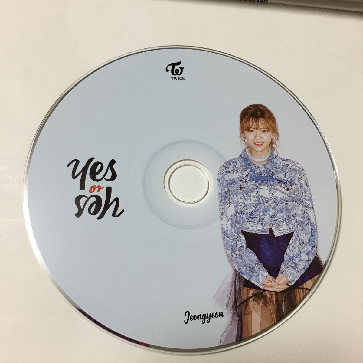 送料込み　TWICE　CD　ディスク　ジョンヨン　THE 6TH MINI ALBUM　☆Yes or Yes☆　7曲　B ver.　韓国盤　ナヨン　モモ　K-POP_画像2