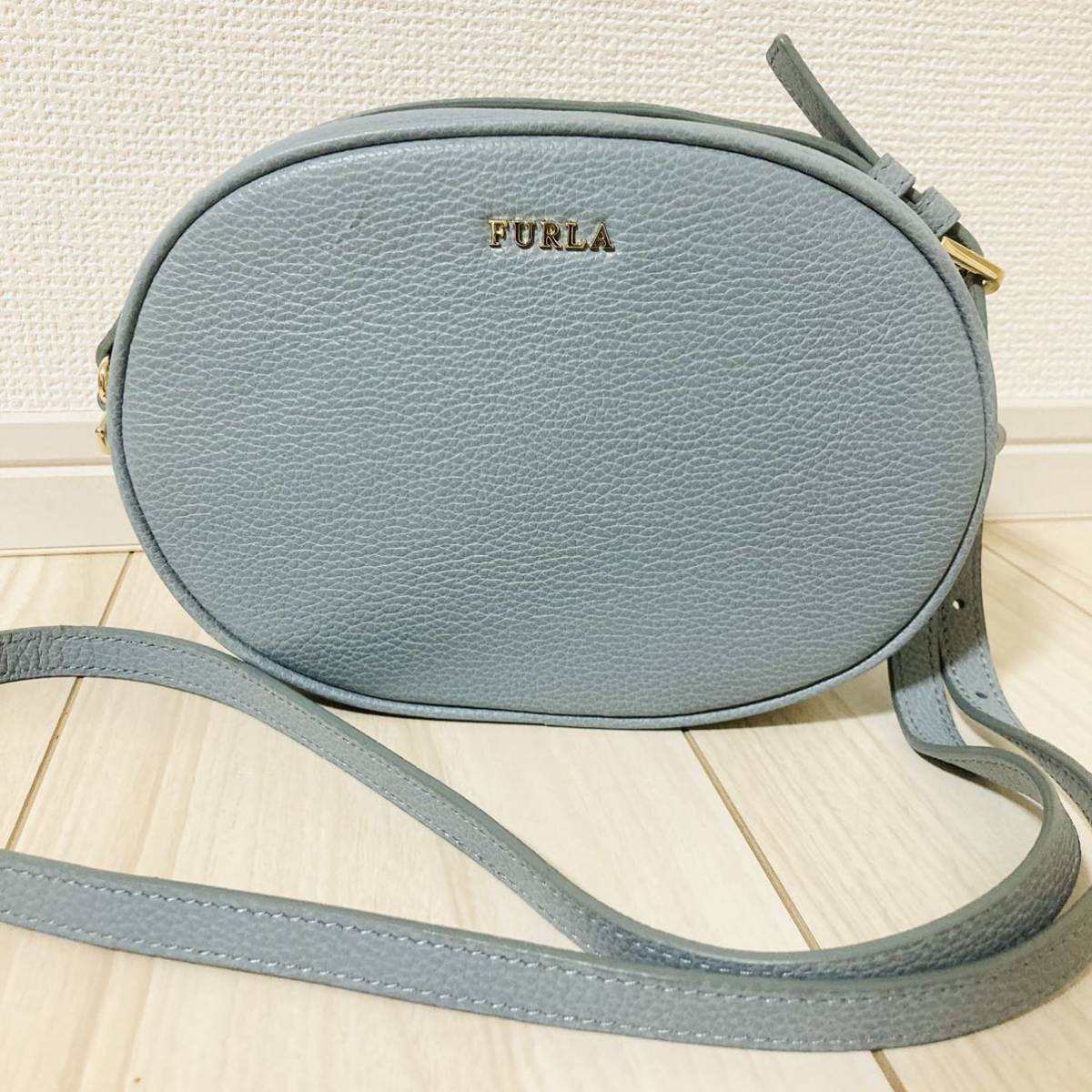 ★即決★ FURLA フルラ ショルダーバッグ クロスボディ 斜めがけ レザー 牛革 シボ革 水色 くすみブルー ミニショルダーバッグ 