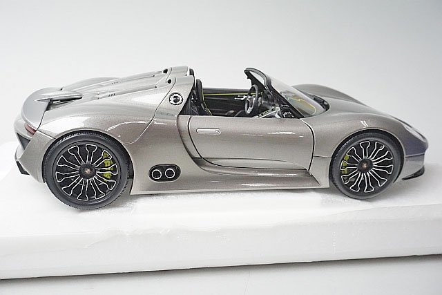 ミニチャンプス PMA 1/18 Porsche ポルシェ 918 スパイダー 2010 グレーメタリック ディーラー特注 WAP0211910B_画像3