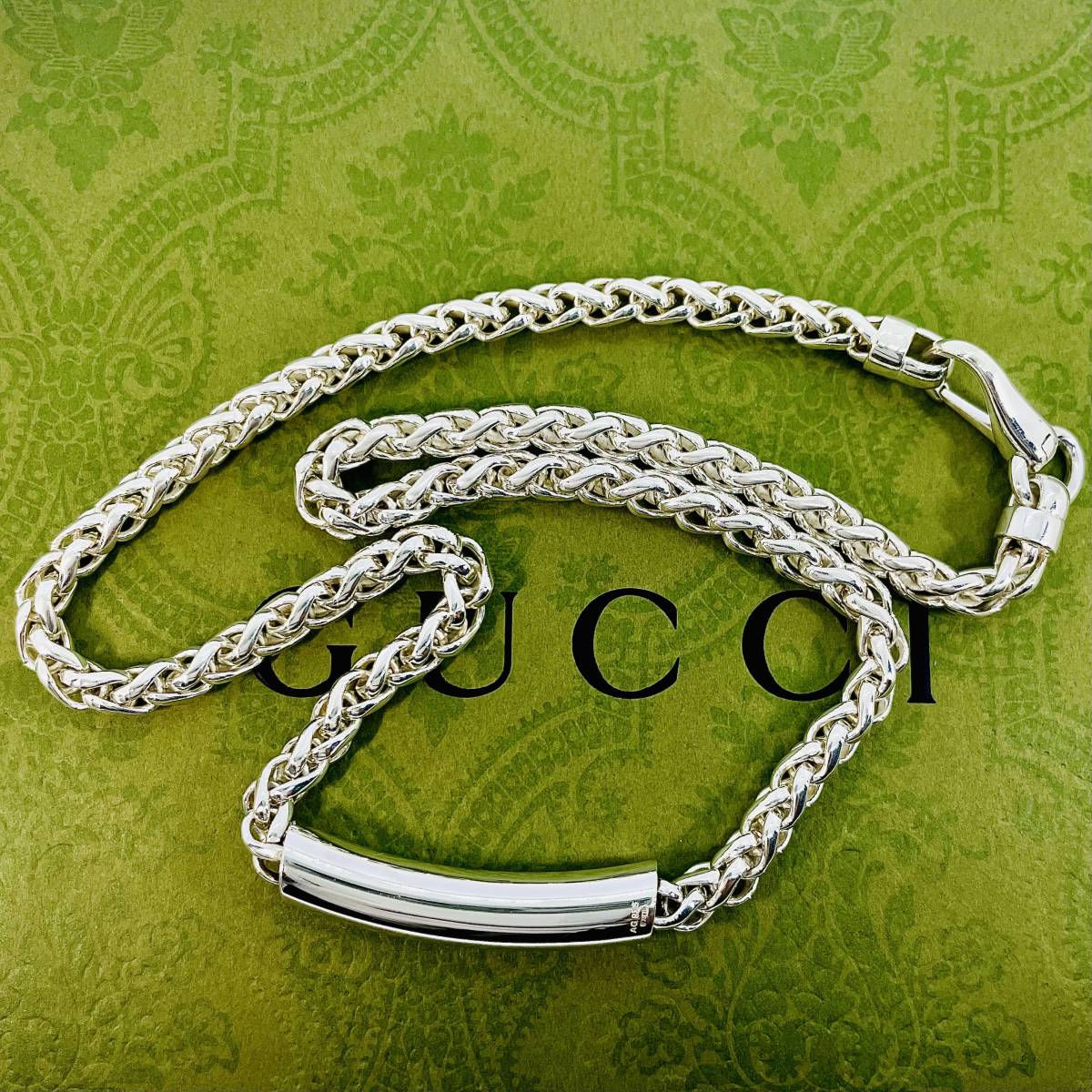 美品】 ヴィンテージ グッチ ロゴ 編み込みチェーン シルバー 美品】 ヴィンテージ グッチ ロゴ 編み込みチェーン シルバー