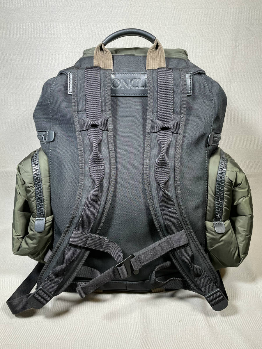 新品 本物 モンクレール MONCLER バックパック AREA カーキ 黒 ブラック バック バッグ リュック バック パック ロゴ ダウン ブラウンの画像4