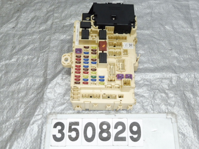 N BOX DBA-JF1 ジャンクションブロック TY0-N511 350829_画像1