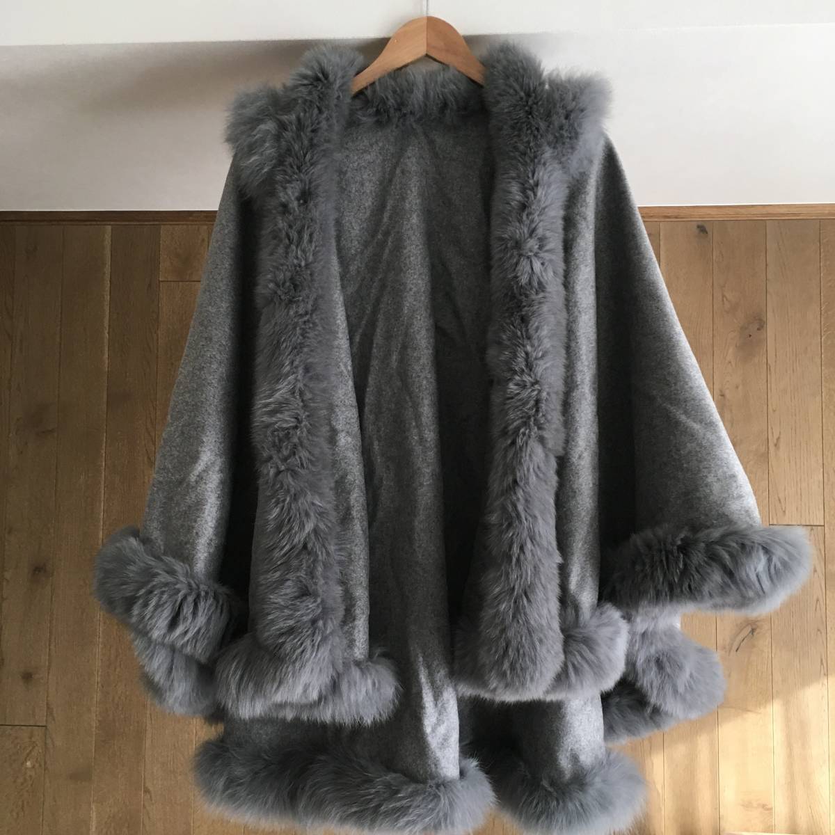 即決 極美品 SAGA FURS サガファーPURE　カシミヤ100% フォックス　ポンチョ 　TM_画像4