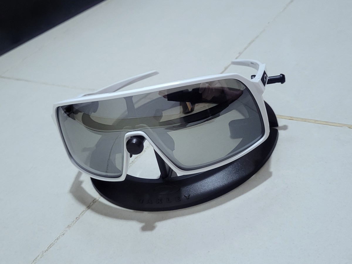 正規品 新品 偏光レンズ2枚付き OAKLEY SUTRO オークリー 正規品 新品 偏光レンズ2枚付き OAKLEY SUTRO オークリー