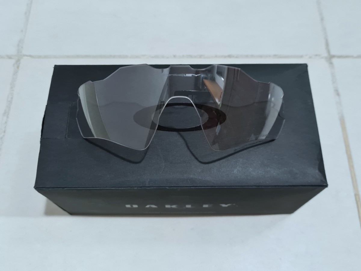 正規品 新品 純正品 調光レンズ OAKLEY RADAR EV PATH オークリー レーダー イーブイ パス Photochromic フォトクロミック サングラス_画像2