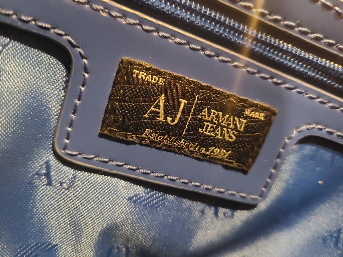 1円スタート！【中古・美品】ARMANI JEANS アルマーニジーンズ　エナメルバック ハンドバッグ_画像3