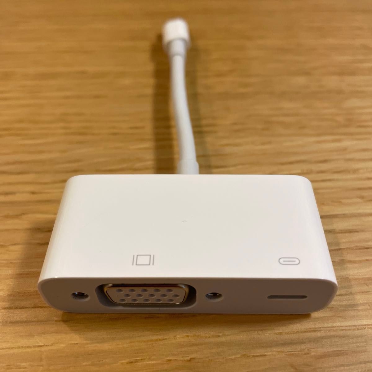 Apple Lightning to VGA アダプタ