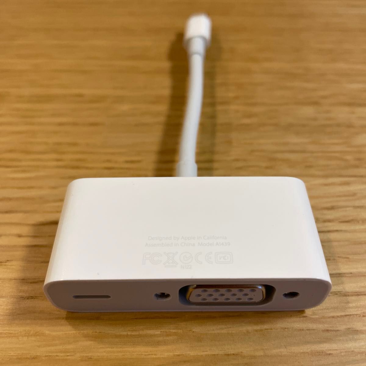 Apple Lightning to VGA アダプタ