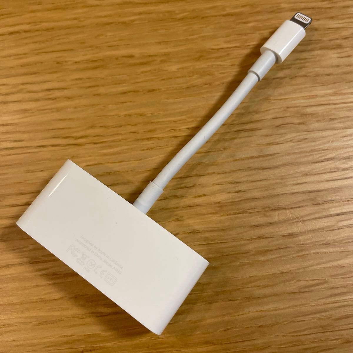 Apple Lightning to VGA アダプタ