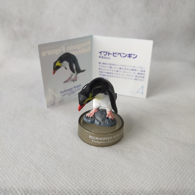 ペンギンズランチ★No.4 イワトビペンギン　Penguin Figure Collection 　Rockhopper Penguin 海洋堂　北陸製菓 ε_画像1