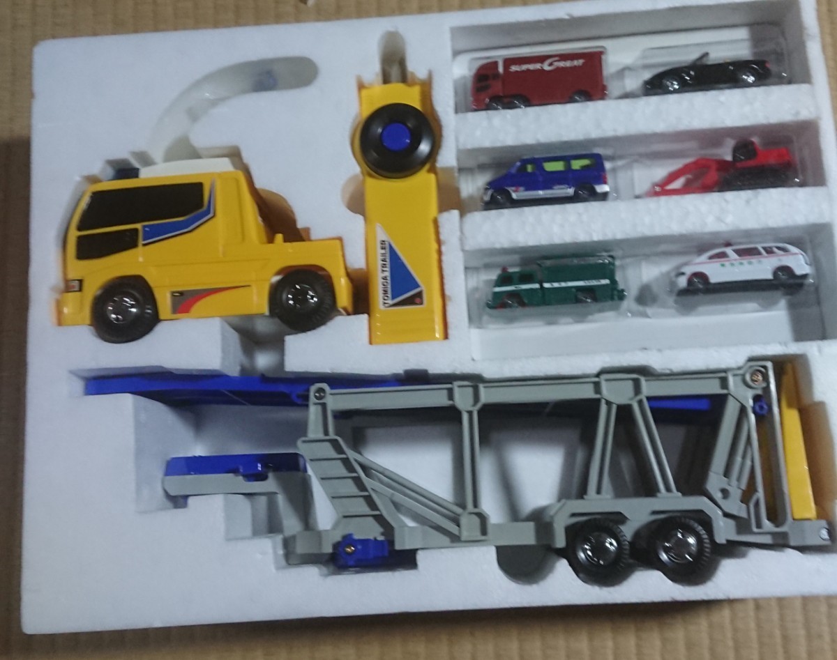トミカ DX R/C トミカトレーラーセット 限定版 トミカ14台付 トミカ DX R/C トミカトレーラーセット 限定版 トミカ14台付
