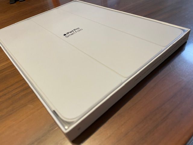 【新品未使用】11インチiPad 用 Smart Folio  ホワイト