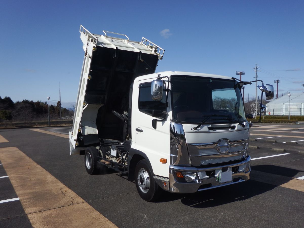 ★現行レンジャーダンプ/荷台床へこみ無し/電動コボレーン付き/車検付き/メッキ多数/ナビＴＶ付き/フレーム綺麗★_画像2