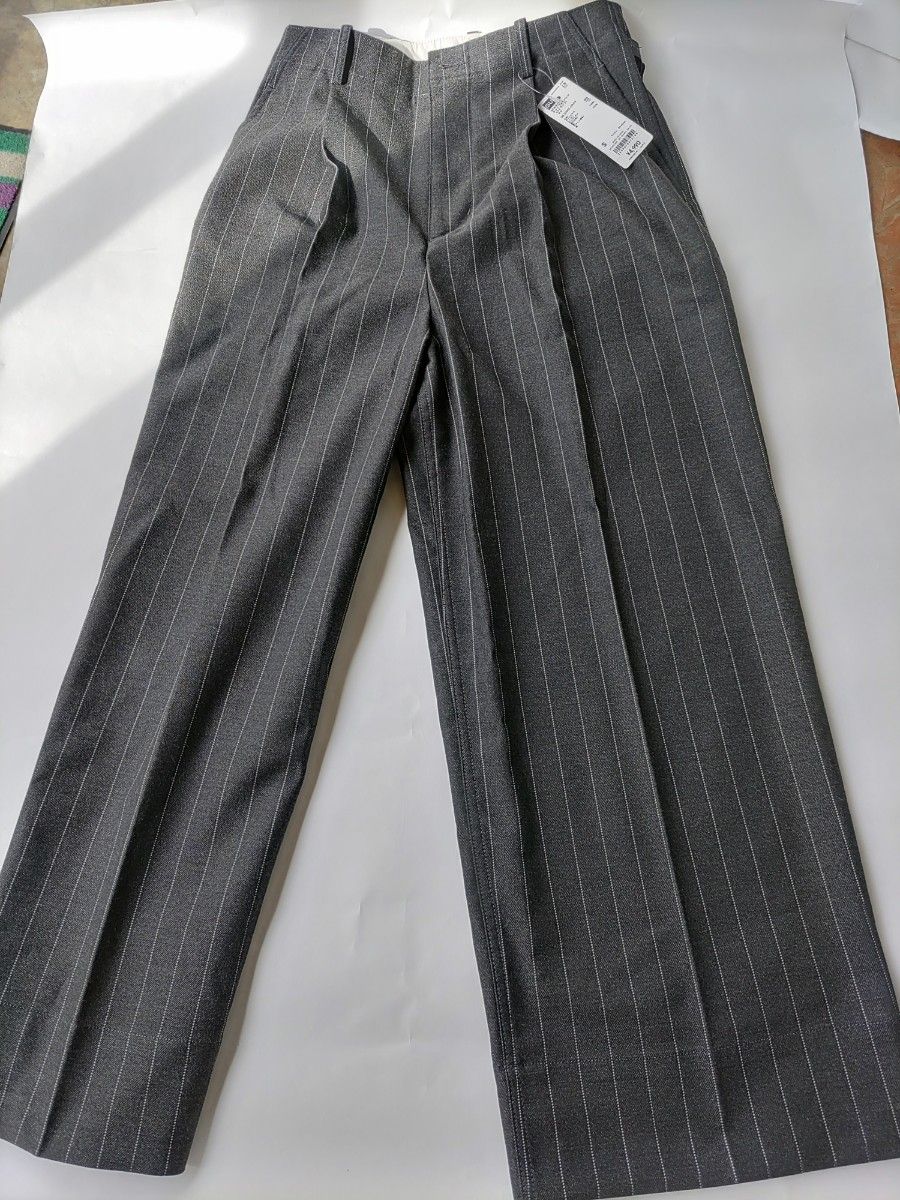 新品 未使用 GU x beautiful people タックワイドパンツ 新品 未使用 GU x beautiful people タックワイドパンツ