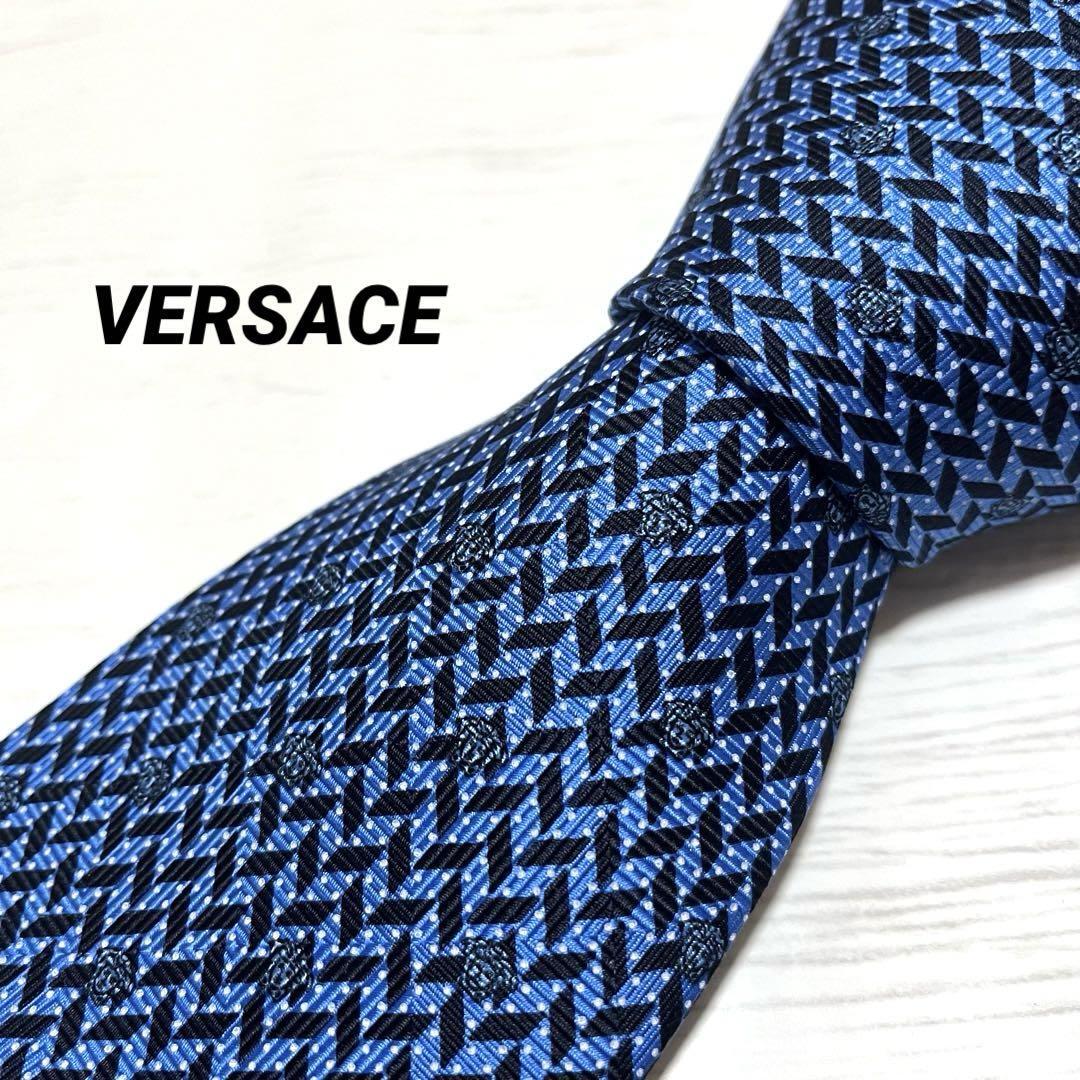 送料無料　新品未使用　VERSACE ヴェルサーチ　ネクタイ シルク100％ メデューサ 青 ネイビー　高級　総柄　絹　ビジネススーツ　おしゃれ_画像1