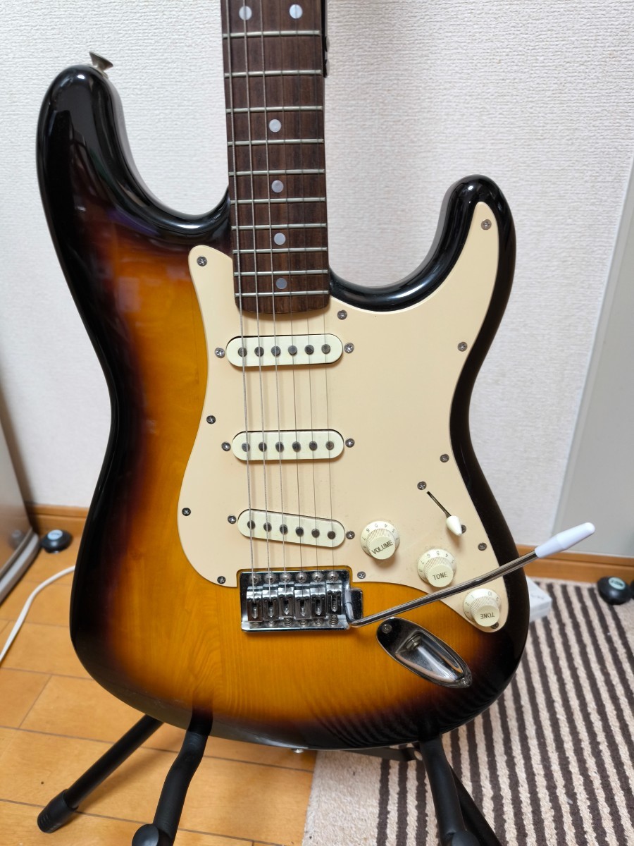 即決！Fender Squier エレキギター ストラトキャスター サンバースト ギグバッグ付の画像3