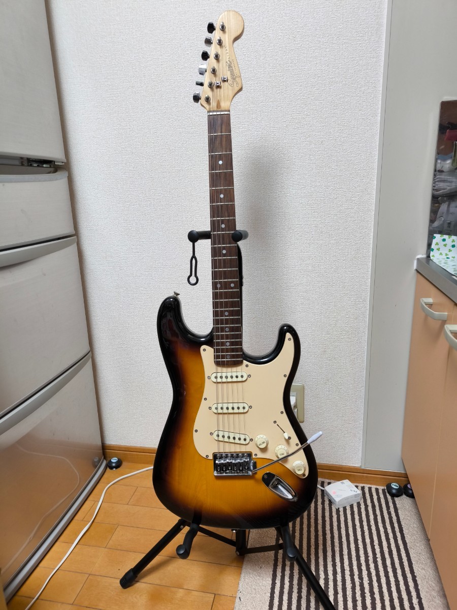 即決！Fender Squier エレキギター ストラトキャスター サンバースト ギグバッグ付の画像1