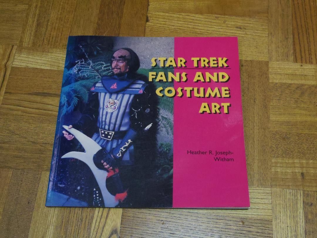 Star Trek Fans and Costume Art　洋書