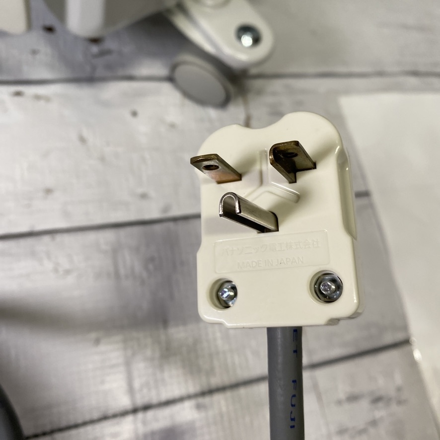 デロンギヒーター H771423E オイルヒーター 単相200V仕様 2300W デロンギヒーター H771423E オイルヒーター 単相200V仕様 2300W