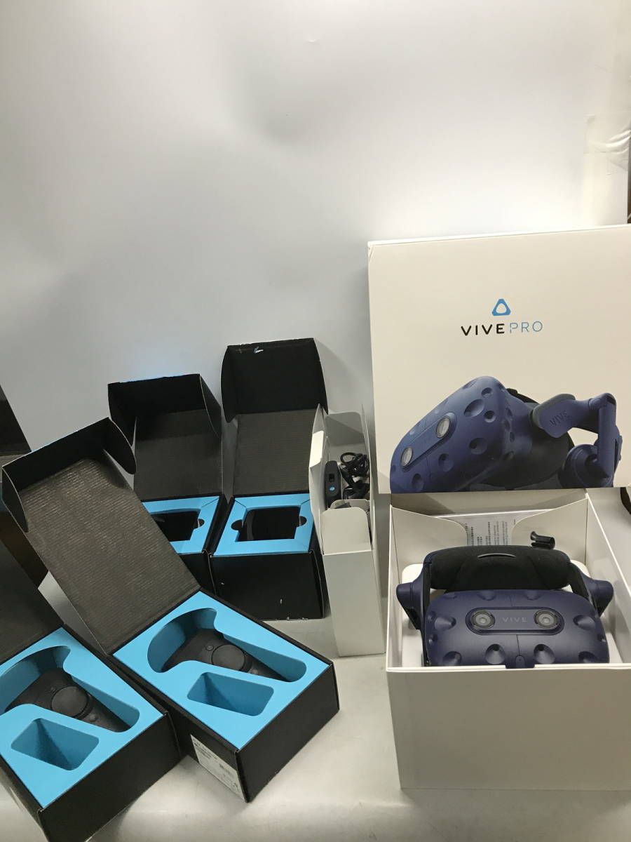 ●HTC Vive PRO まとめ VRヘッドセット99HANW023-00 通電のみ確認 い コントローラー充電器欠品 ジャンク扱い(uu0207_13_200)_画像1