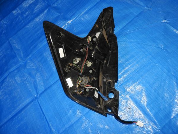 HE12 ノート 純正 右 テール ランプ 運転席 側 ライト レンズ ICHIKOH D202 26550-5WK0A ASSY E-POWER DAA-HE12 日産 NOTE HR12DE-EM57_画像5