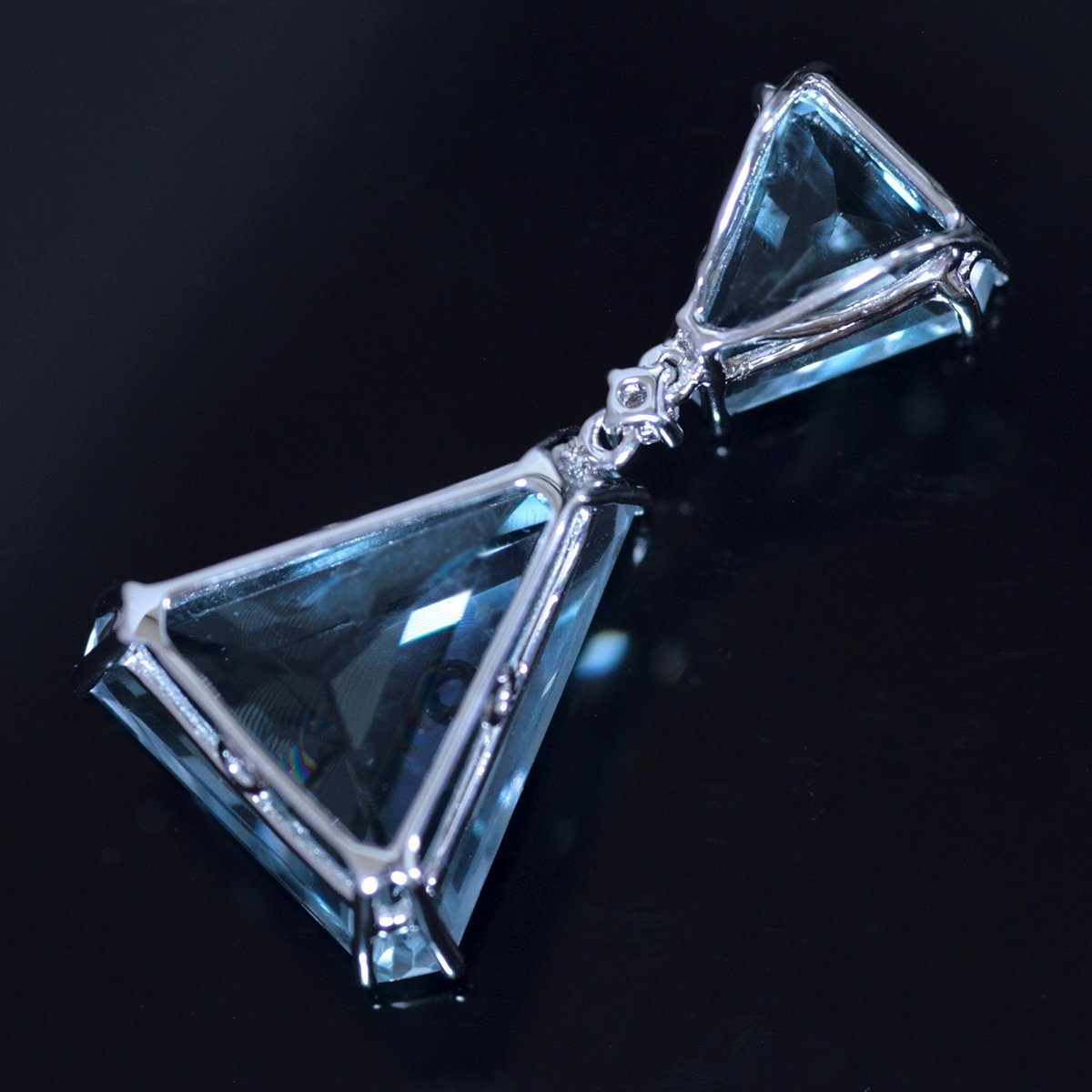 F3664 アクアやアフリカパライバっぽい大粒ブルトパ３３．９０ct 天然D０．０８ct 最高級18金WG無垢トップ 重量9.8g 幅36.8×20.5mm