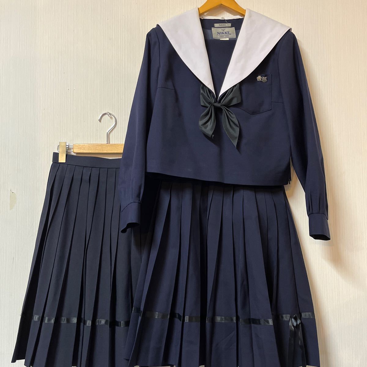 大きいサイズ 3点セット コスプレ衣装 岐阜加納高校 セーラー服1点 スカート2点 175A 高校生 制服 女子高生 校章付き クリーニング済_画像1