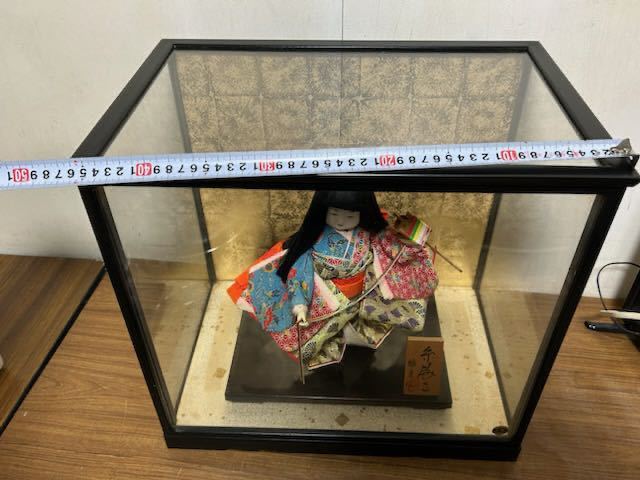 日本人形 糸巻き 女の子 ガラスケース付 勝月作_画像5