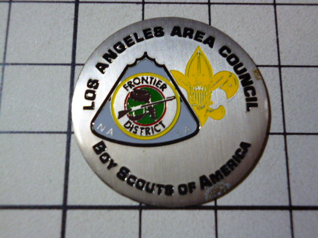 金属 プレート ステッカー 25 当時物 です(28mm) ビンテージ LOSANGELES AREA COUNCIL BOY SCOUTS OF AMERICA エンブレム_画像1