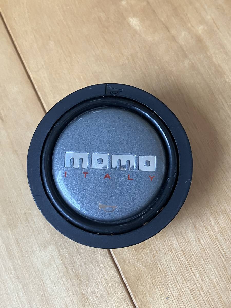 MOMOのホーンボタン　グレー ホーンマークあり ITALY_画像1