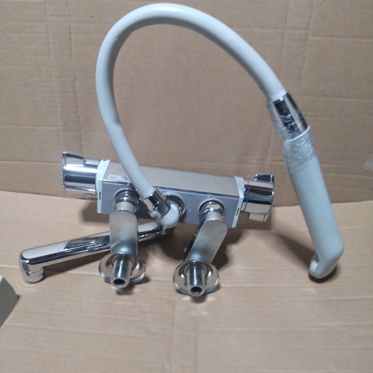 シャワー付き水栓 KVK HKT400G 未使用品 キズ有り 欠品有り品 シャワー付き水栓 KVK HKT400G 未使用品 キズ有り 欠品有り品