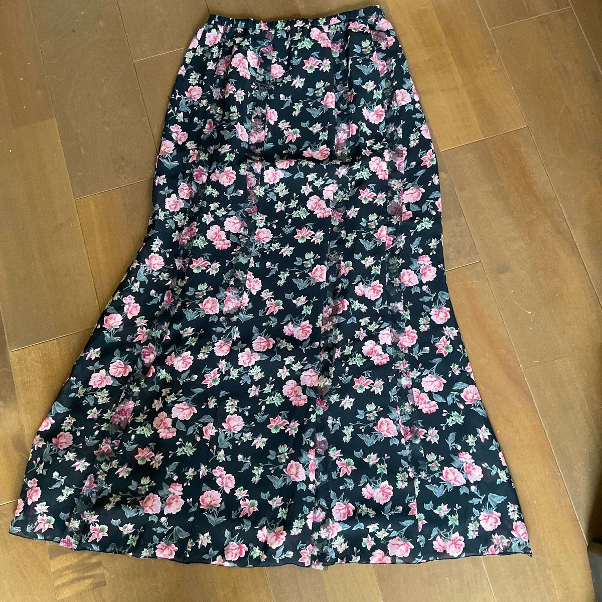 三陽商会 EVEX by KRIZIA  黒地にピンクの花柄  フレアスカート