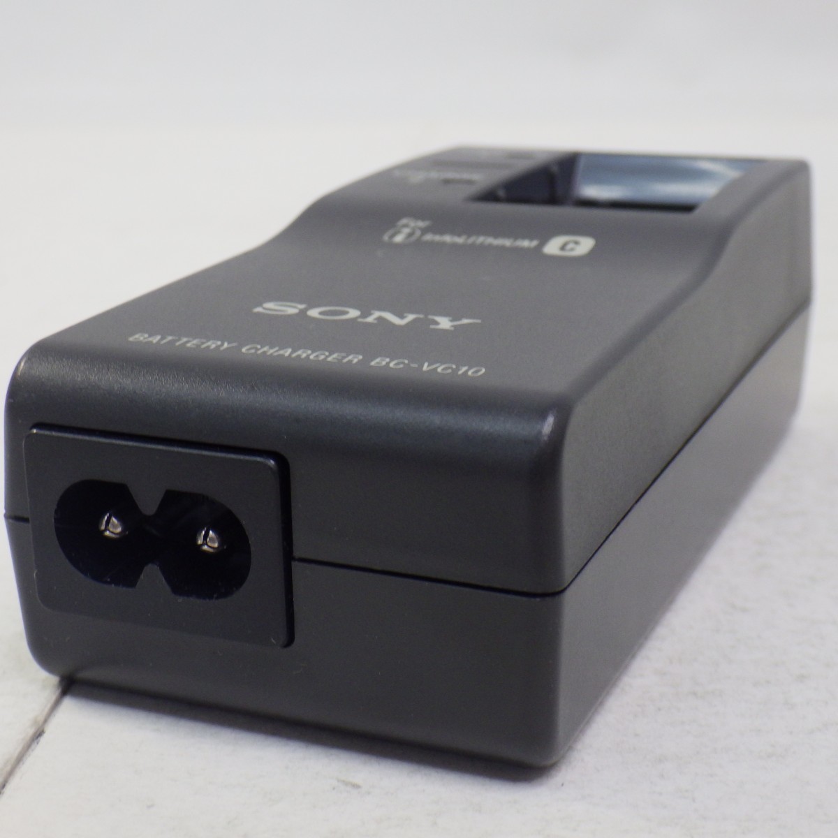 SONY original battery charger BC-VC10/ Sony battery charger / operation not yet verification Junk P