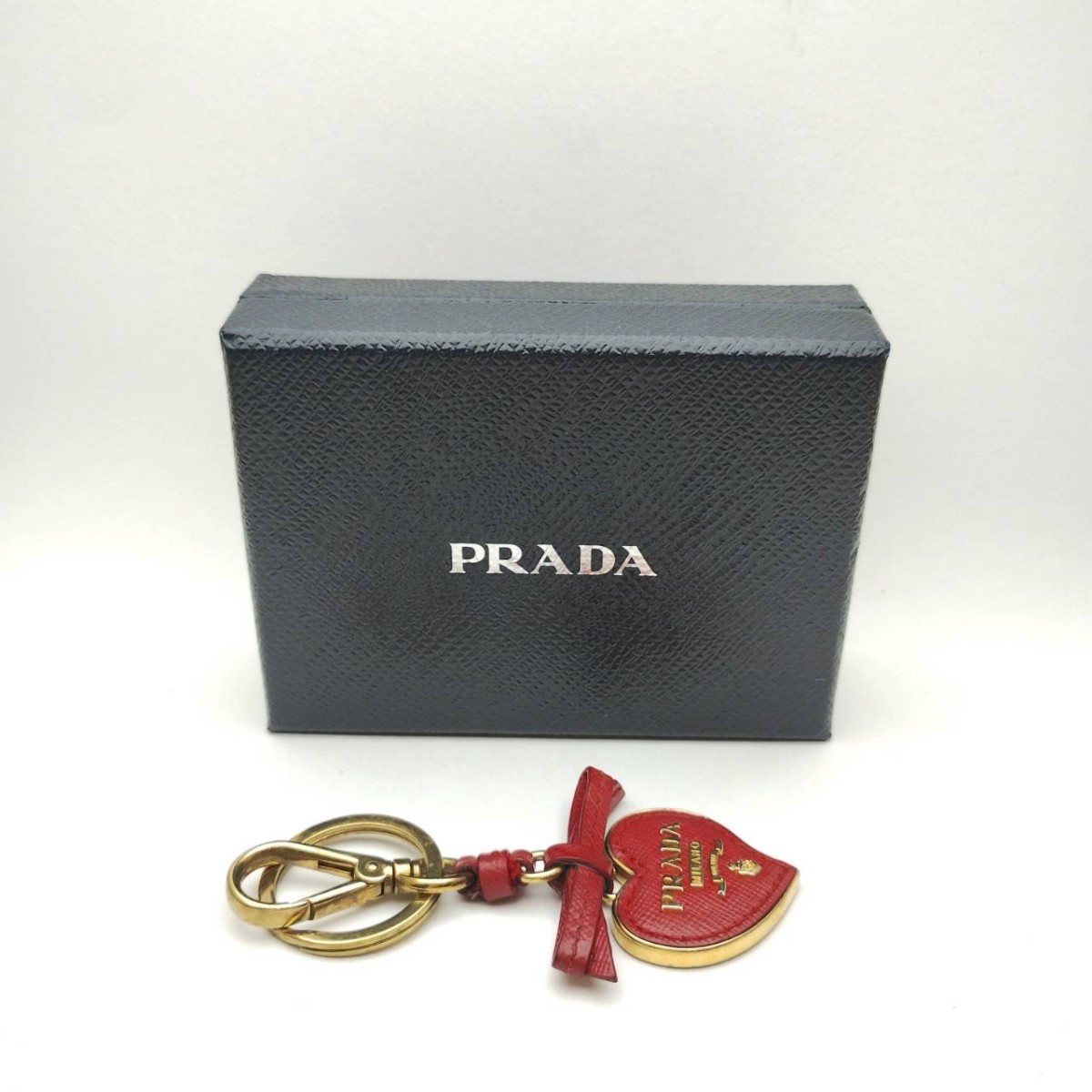 チャーム PRADA プラダ キーリング キーホルダー ハート ゴールド金具 箱付 メモ１の画像1