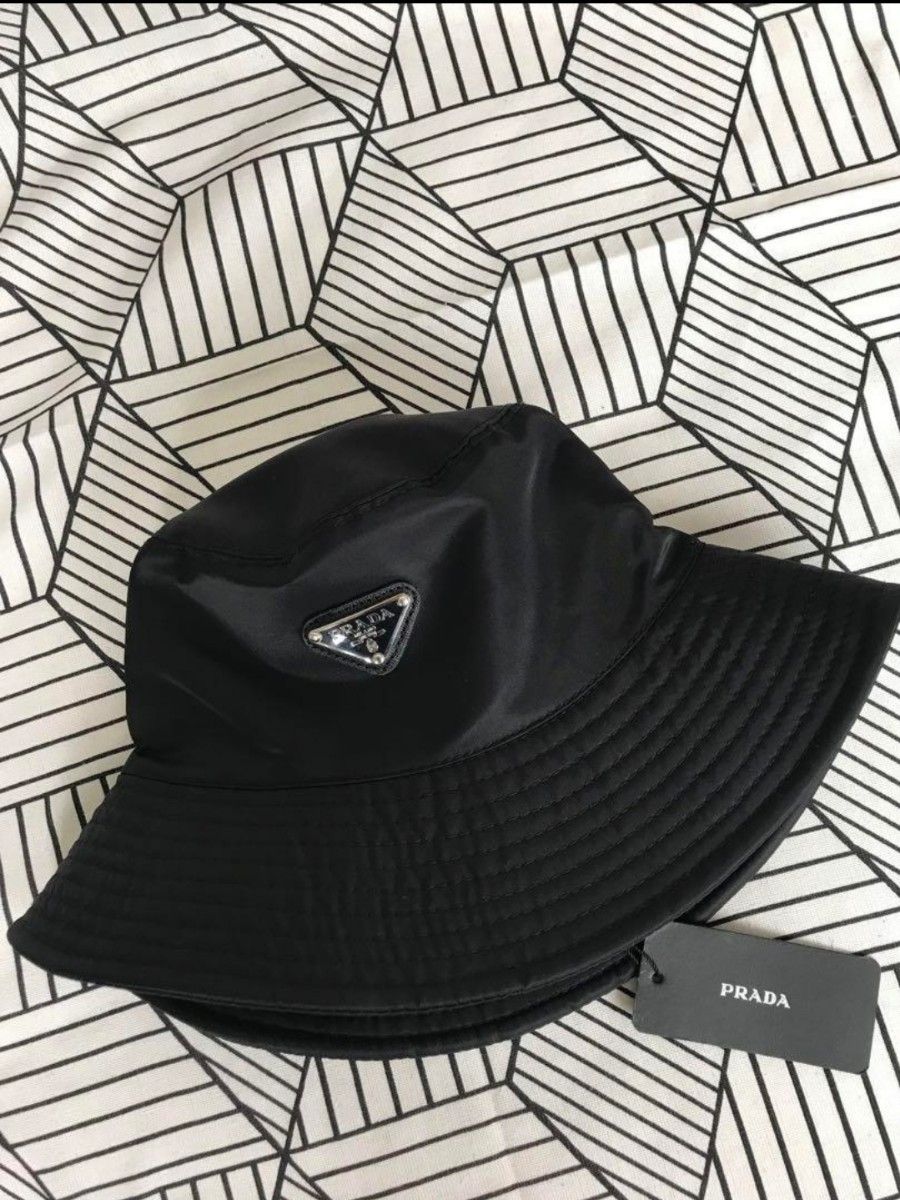 美品】PRADA 重かっ ノベルティ バケットハット M 美品】PRADA 重かっ ノベルティ バケットハット M
