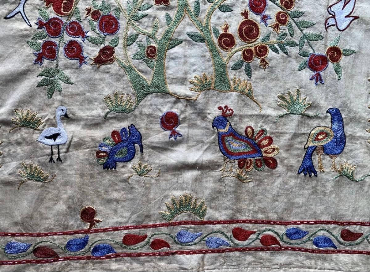 ウズベキスタンの芸術貴重な50年前後シルク手刺繍オールドスザニ ウズベキスタンの芸術貴重な50年前後シルク手刺繍オールドスザニ