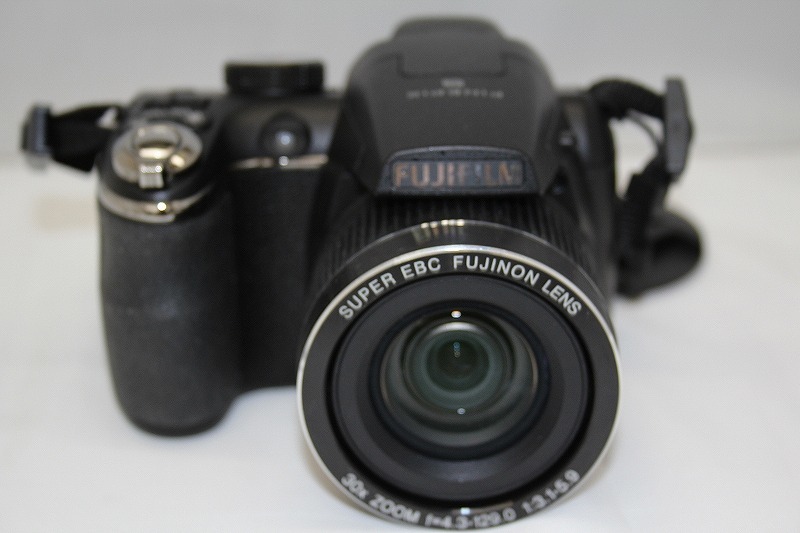 フジフィルム FUJIFILM デジタルカメラ 1400万画素/光学ズーム30倍 FinePix S4000
