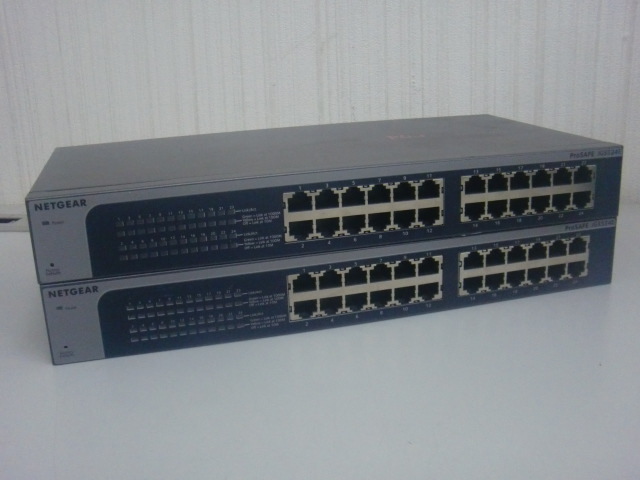 ☆2台セット！NETGEAR Prosafe 24Port Gigabit Switch JGS524E V2！(MID-2527)「80サイズ」☆の画像1