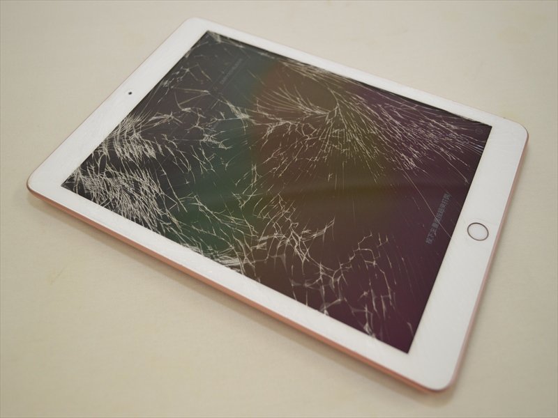 ジャンク Apple iPad(第6世代) Wi-Fi 32GB ゴールド MRJN2J/A フレームに薄い傷、汚れあり 22246_画像1
