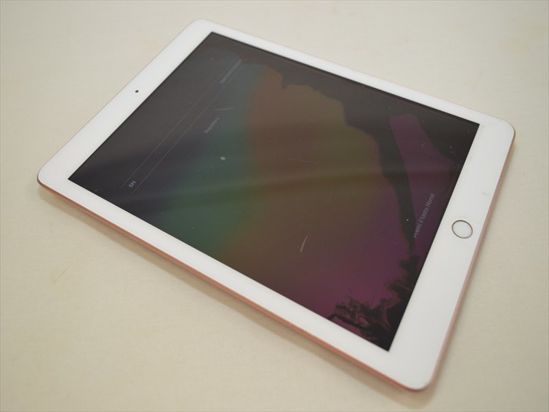 ジャンク Apple iPad(第6世代) Wi-Fi 32GB ゴールド MRJN2J/A 液晶に割れあり、フレーム、背面に傷あり 22241