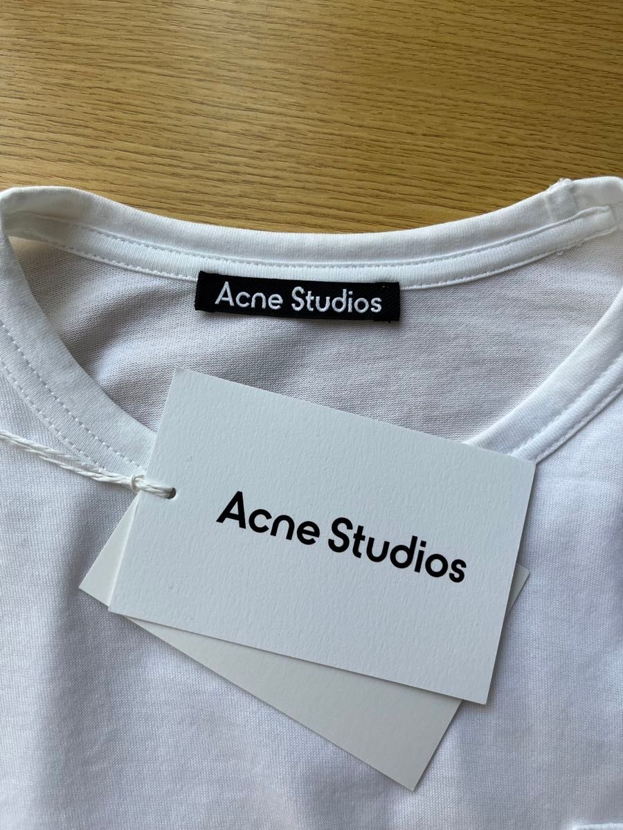 Acne Studios アクネストゥディオズ　ショートスリーブTシャツ
