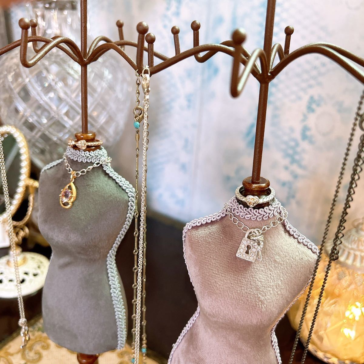 アンティークな部屋 クラシカル トルソー型 アクセサリースタンドセット No.2（purple & gray） #店舗什器 #インテリア小物_画像2