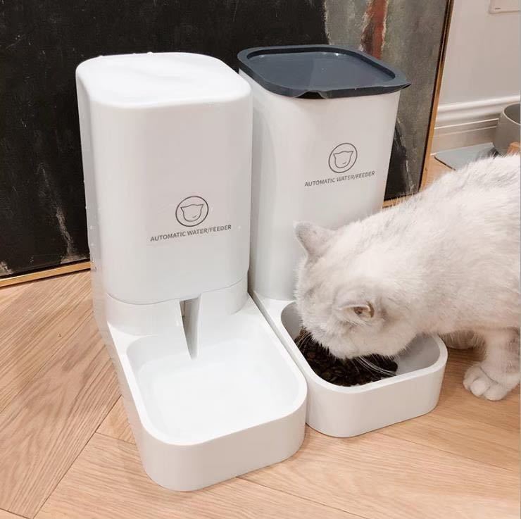 《SALE》猫 犬 ペット用 自動 餌やり器 給水器 重力式 2個セット 【216】お留守番に♪