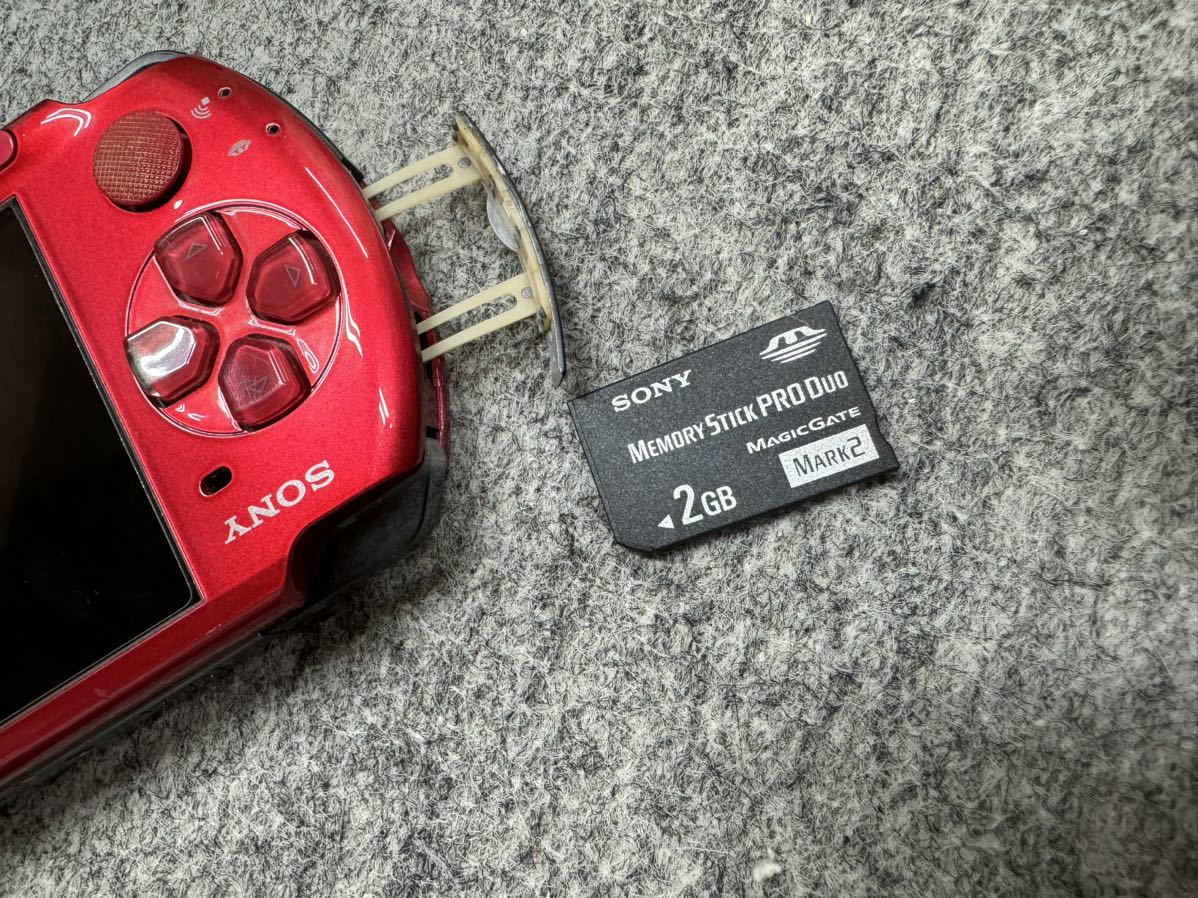 PSP3000 ラディアント レッド　本体　充電器、メモリーカード、ソフト付き　訳あり_画像5
