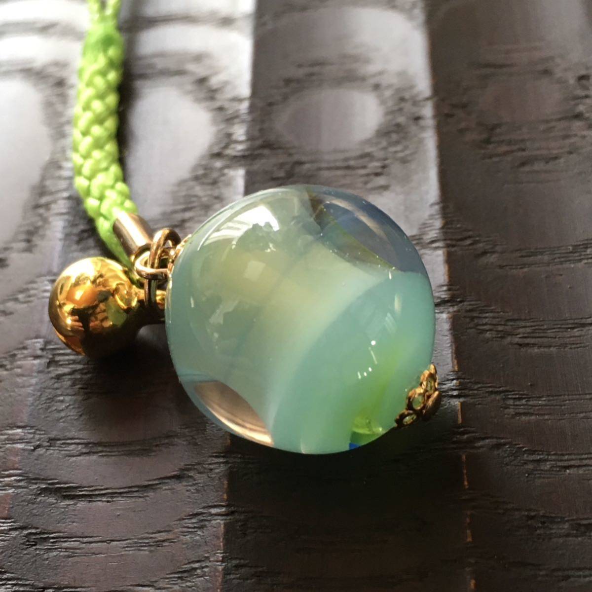 ( бесплатная доставка ) tonbodama netsuke ( ручная работа стекло ) ремешок, сумка очарование прозрачный . белый желтый зеленый голубой 