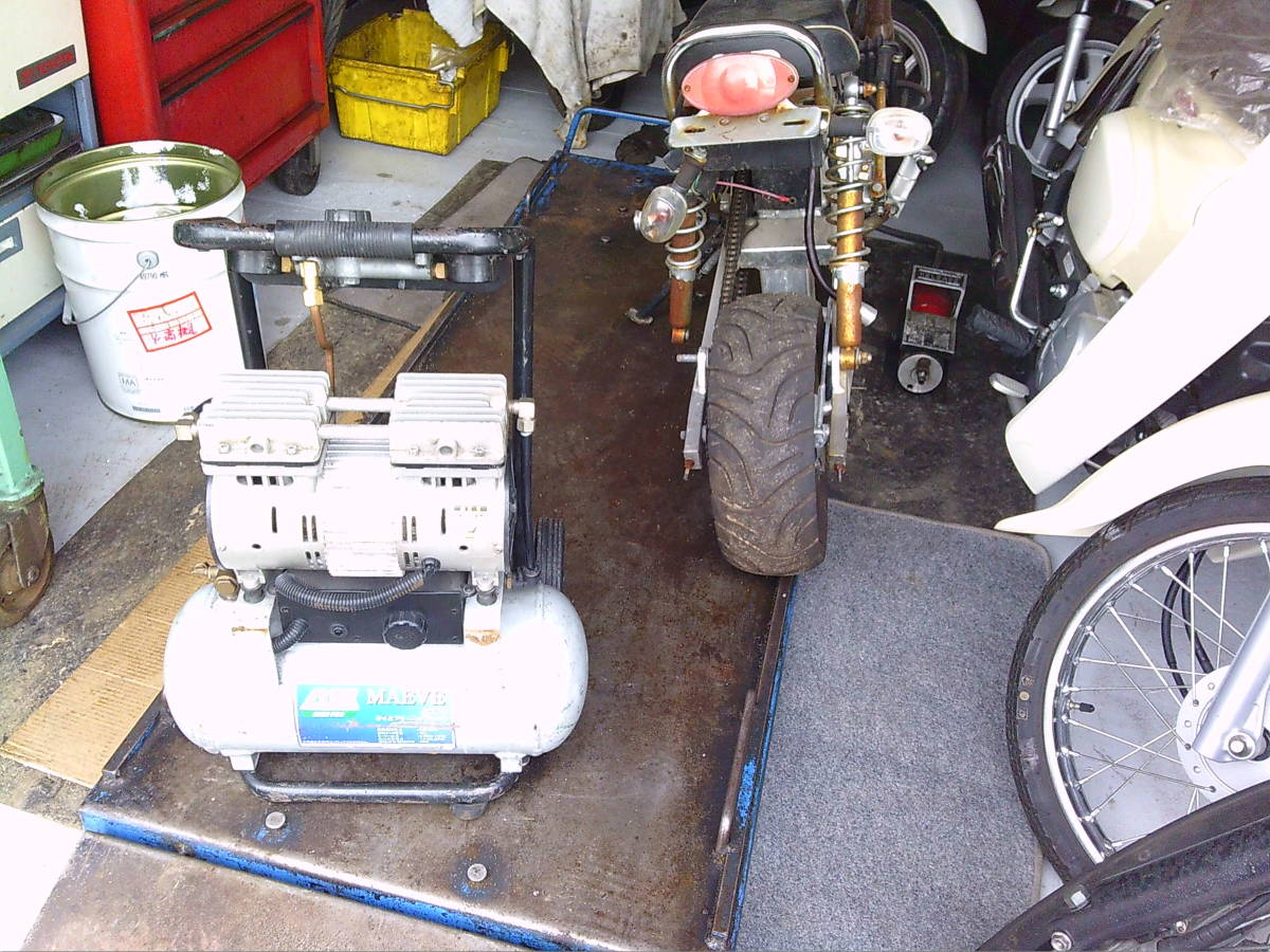 まにあ館 廃業 クリアランス アネストイワタ 小型100Vコンプレッサ- OILフリ-タイプ ガレージ DIYに小型で最適