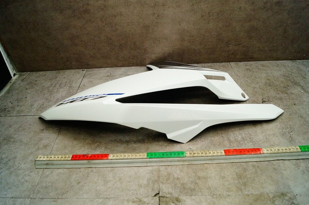 ホンダ　CBR250RR　純正サイドカウル　右　白　64330-K64-MP00　キズ有、割れ無し_画像6