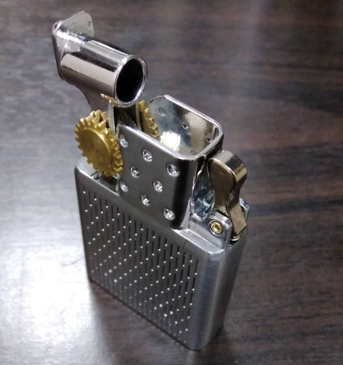  top and bottom cover attaching oil lighter limitation color silver oil lighter abroad . great popularity oil .4 times long-lasting zippo interchangeable new goods unused domestic sending 